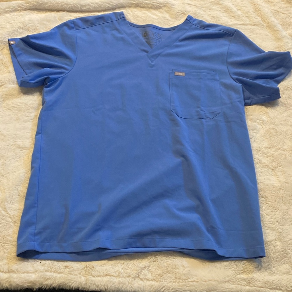 Men’s figs scrub top